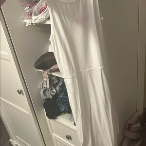 Elegant White Sleeveless Dress